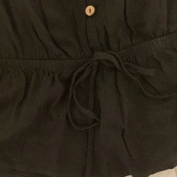 NWOT one clothing size medium black ruched top cap sleeves - Picture 3 of 4